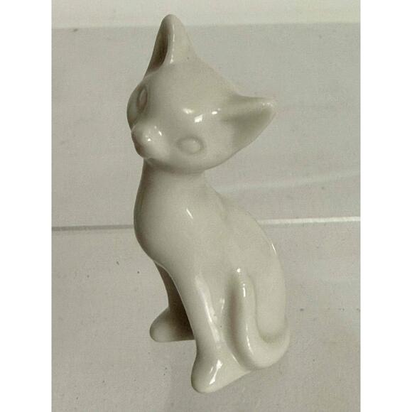 Porcelain White Cat Figurine Collectible Japan Miniature Shadowbox - Picture 3 of 7